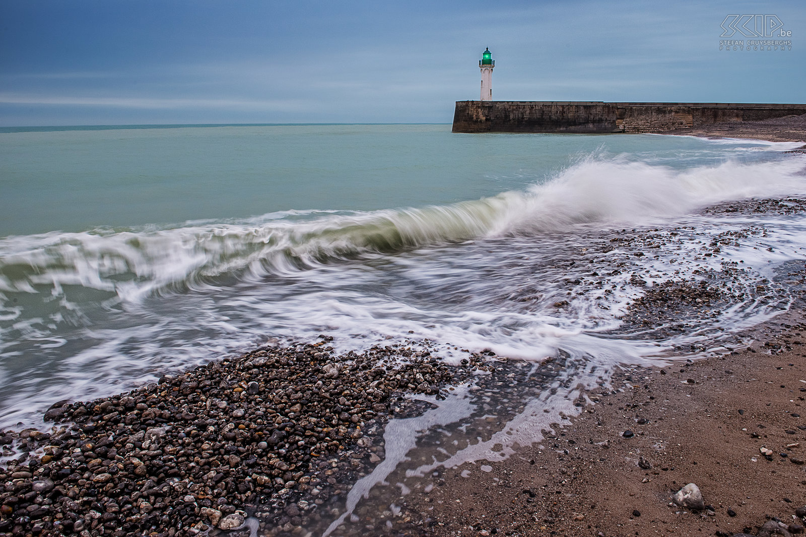 Kust Normandië en Nieuwpoort - Vuurtoren Saint-Valery-en-Caux Een vroege ochtend nabij de kleine maar pittoreske vuurtoren van het kleine visserhaventje Saint-Valery-en-Caux in Normandië. Stefan Cruysberghs